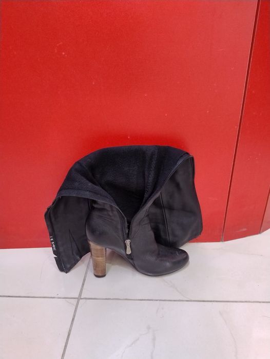 Продам сапожки женские