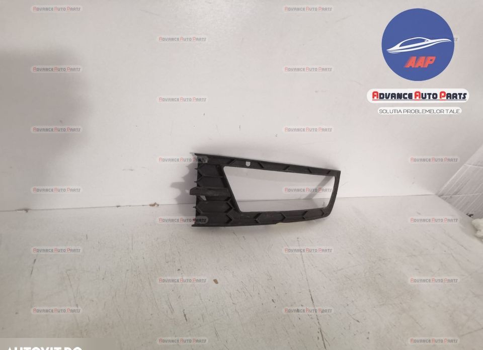 Шкода Рапид / Skoda Rapid Оригинален ляв прожекторен грил в добро съст