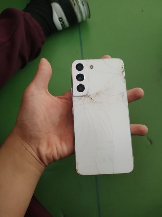 Samsung s22 128/8