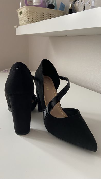 Продам женскую обувь.