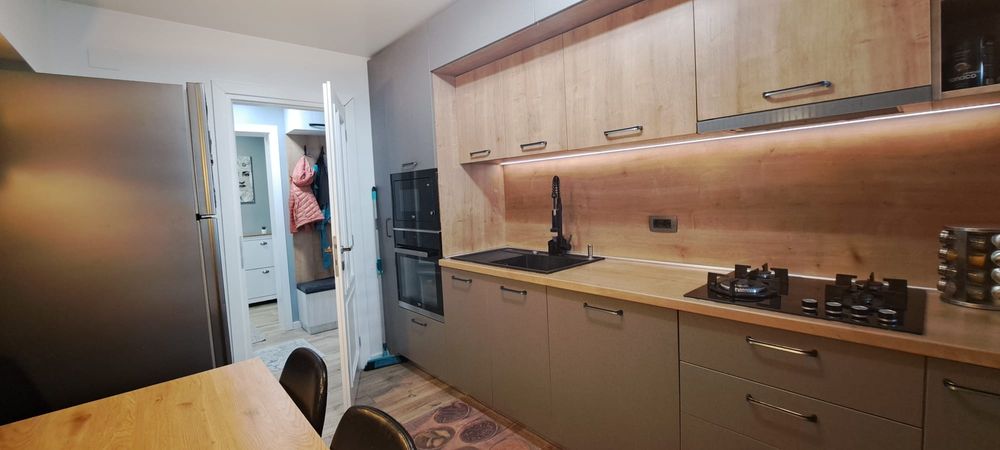 Apartament 3 camere, parter, zona centrala