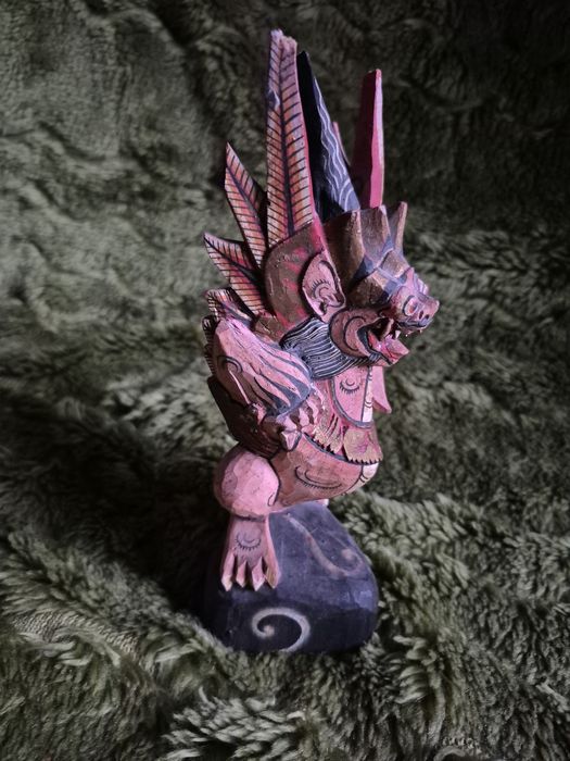 Vând o statuietă lemn,scluptate pictate manual ,made Indonezia

- fabr