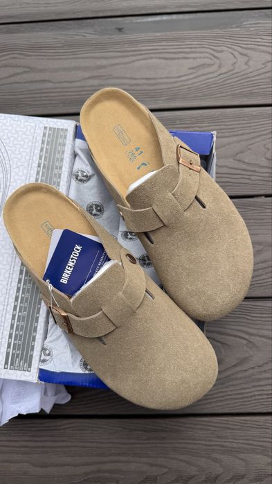 Birckenstock бежевого цвета