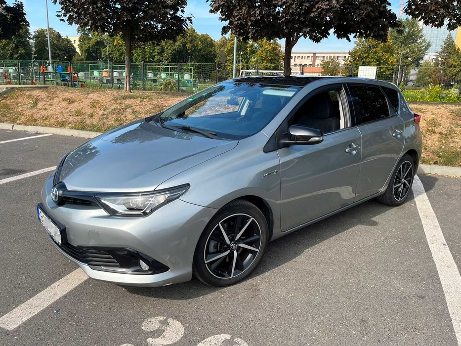 Toyota Auris Touring Sports 1.8 Hybrid Automată, 2018 (prima înmatriculare 02.2019) – 149.457 km | Garanție baterie hibridă | 2 seturi de roți