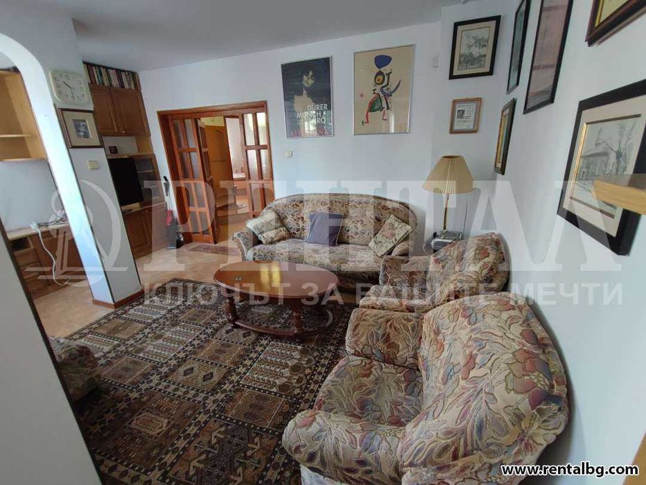 Дава се под наем Тристаен апартамент в Пловдив, Център - 97 кв.м за 561 € - Снимка #1