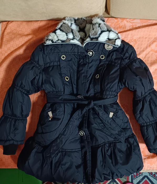 Продам теплые курточки на девочек