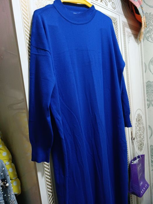 Jeniski koʼylak uzun judayam chiroyli turadi kiyganda