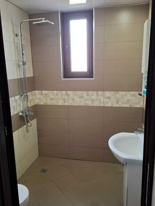 Очарователна, напълно обзаведена къща за продажба с три спални.