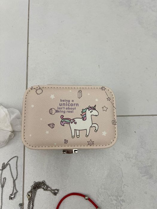Vand cutie bijuterii pentru fete