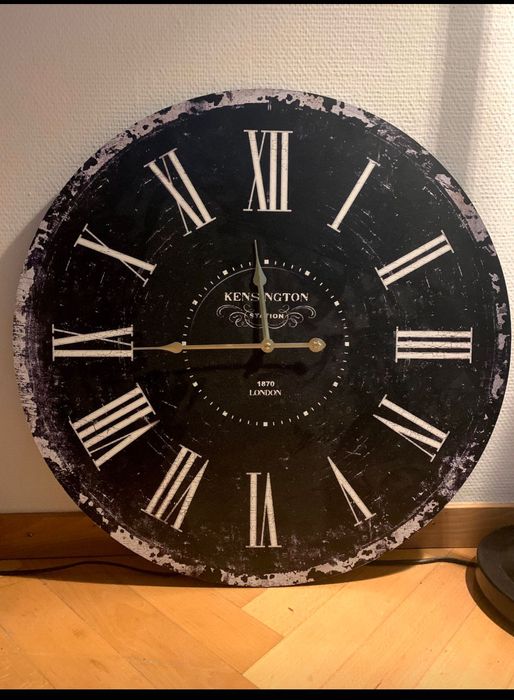 Ceas de perete in stare excelenta 60 cm