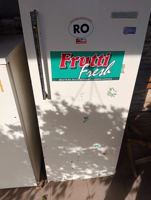 Vând congelator cu 5 sertare și un frigider