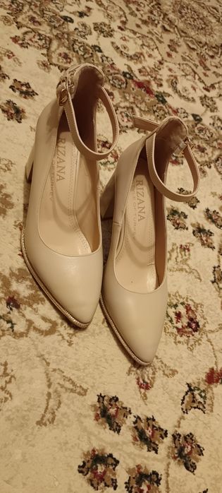 Продам туфли новые