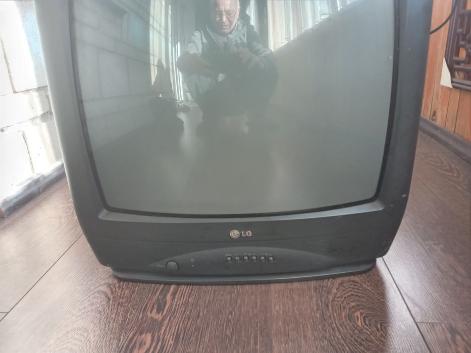 Продам телевизор LG