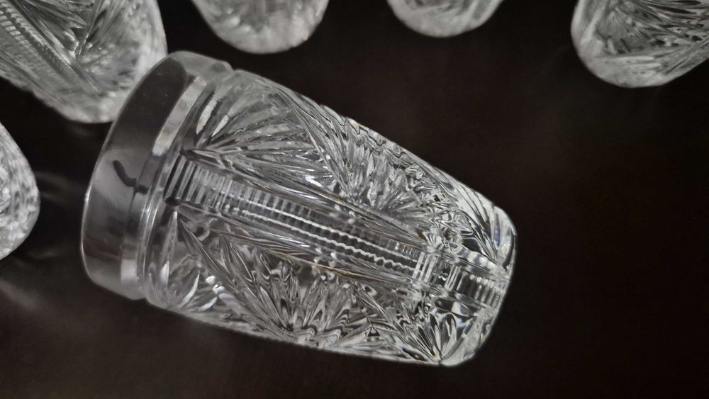 Антикварные хрустальные рюмки-стопки ваза.