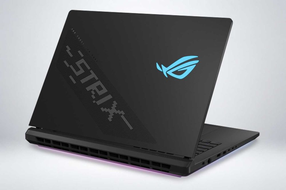 ASUS ROG Strix SCAR 18/ Ultra 9 / 32GB/ 2TB / RTX5090 24GB/ 2.5K 240Hz