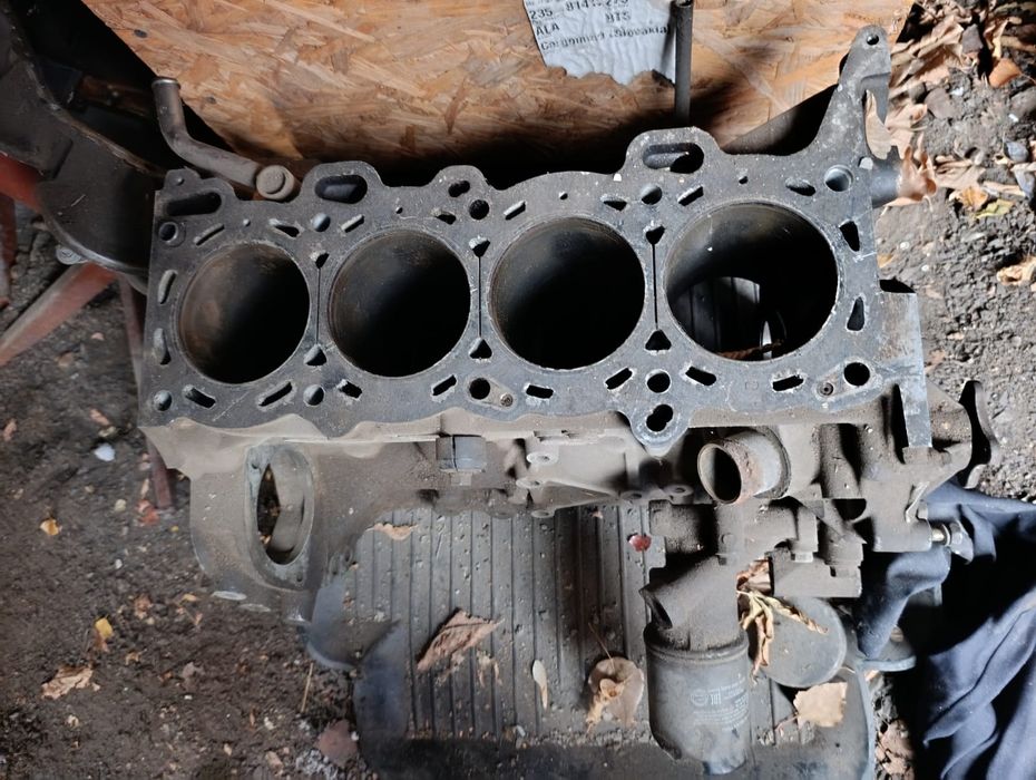 Запчасти на nissan 2 л