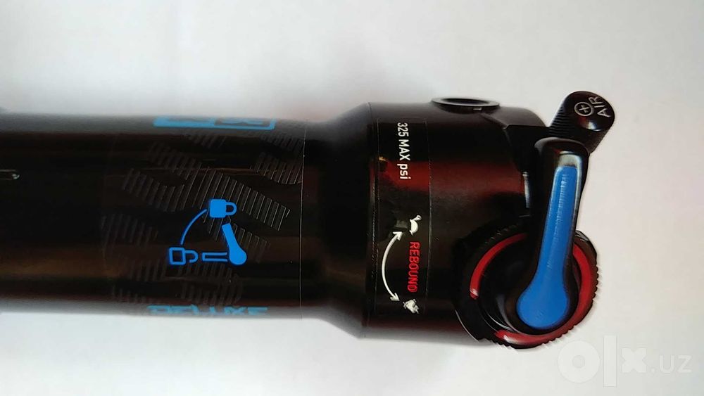 Фирменный амортизатор RockShox Deluxe RT для двухподвесного велосипеда