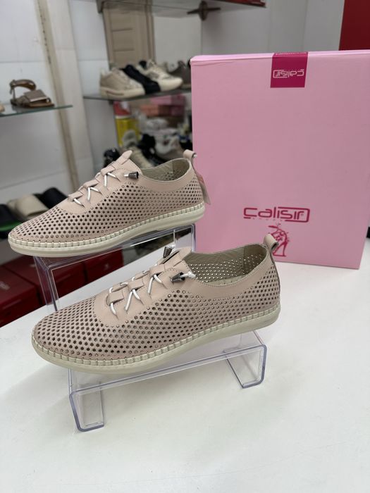 Женские кроссовки размер 37