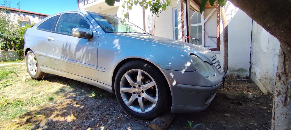 Продава се цял за части Mercedes 220 CDI W203