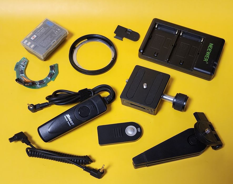 lot electronice și accesorii (cooler ps4, cabluri, parasolare etc)