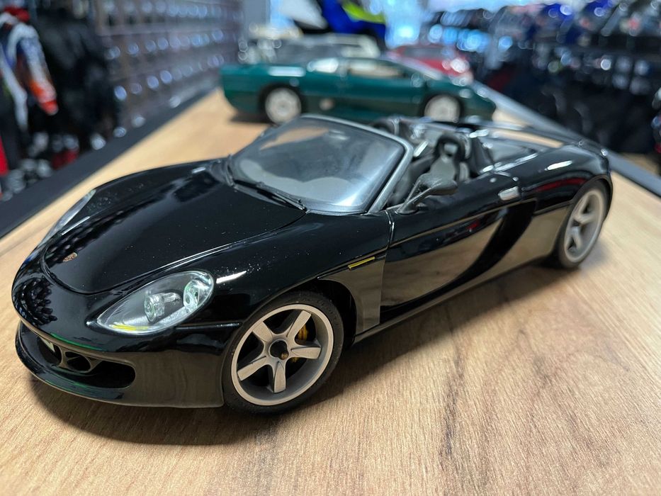 BBUARGO колекционерски модел PORSCHE CARRERA GT 2002 г. 1:18 мащаб