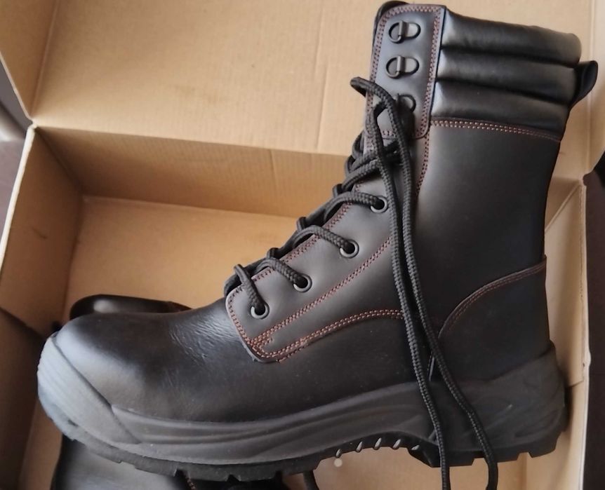 Обувки работни масло и киселинно устойчиви