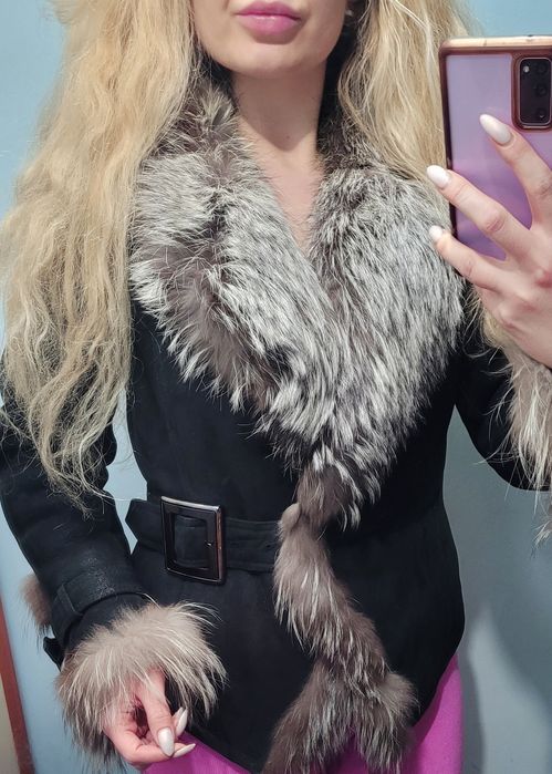 Дамски кожух от естествена агнешка кожа и яка от лисица