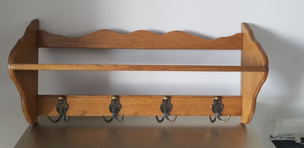 Cuier vechi din lemn masiv