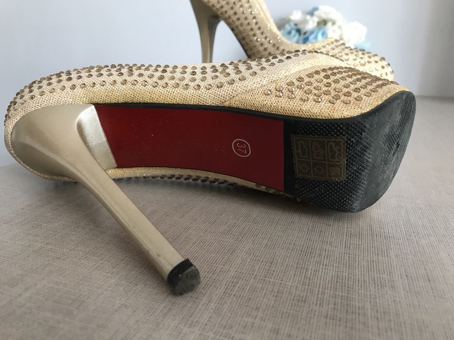 2 perechi de Pantofi cu platforma de ocazie!