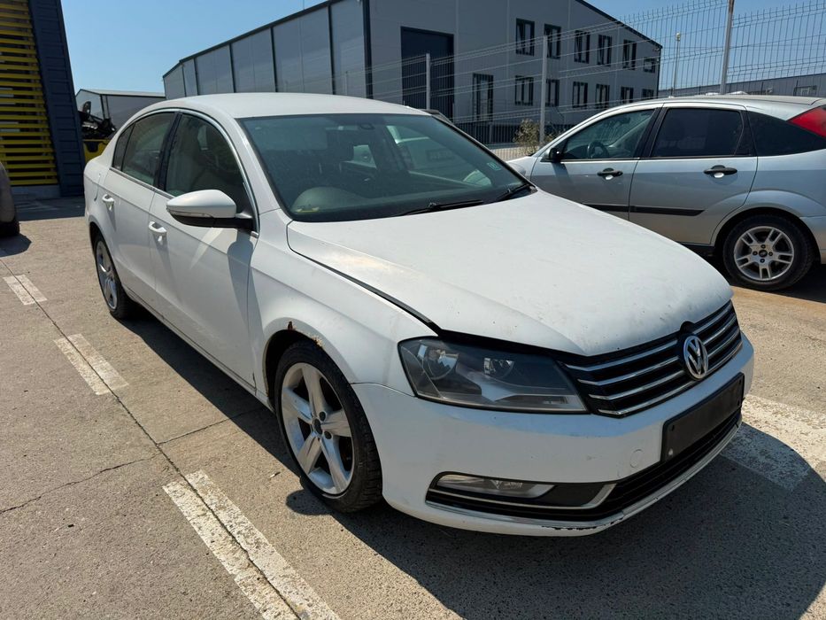 Dezmembrez Vw passat b7 alb lb9a 2012 berlina 2.0 tdi CFFB cutie manuala