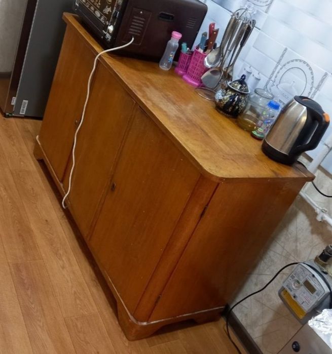 Mebel sotiladi. Baquvvat zo'r mebel rasimdagi holatda.