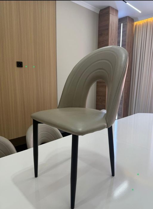 Стол 10 стулья..