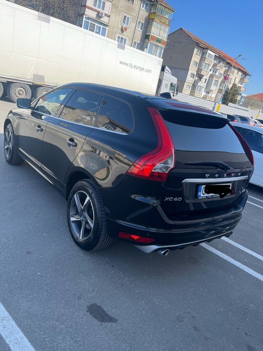 Volvo XC60 R-Design 2016 – SUV premium, stare excelentă