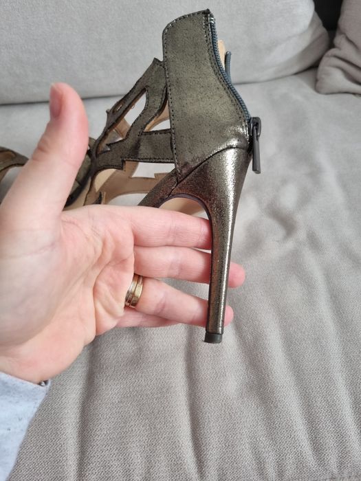 Sandale din piele cu toc