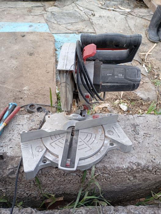 Продам торцовочную пилу, дрели