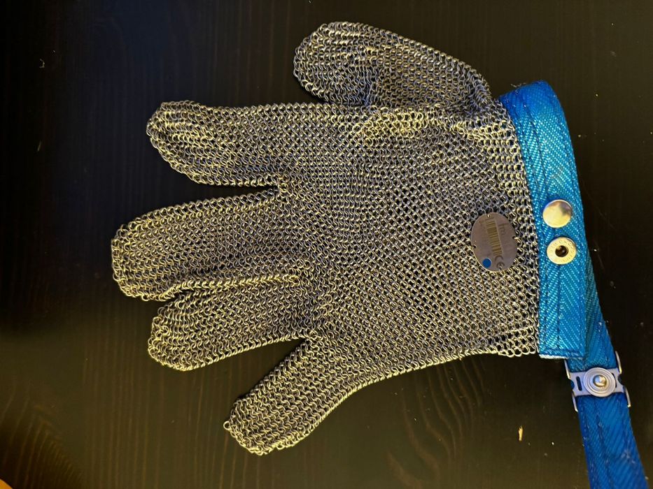 Продам кольчюжную перчатку