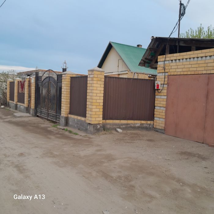 3-бөлмелі үй сатамын Бобровкадан