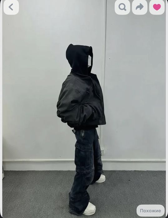 Бомбер весенний с капюшоном.