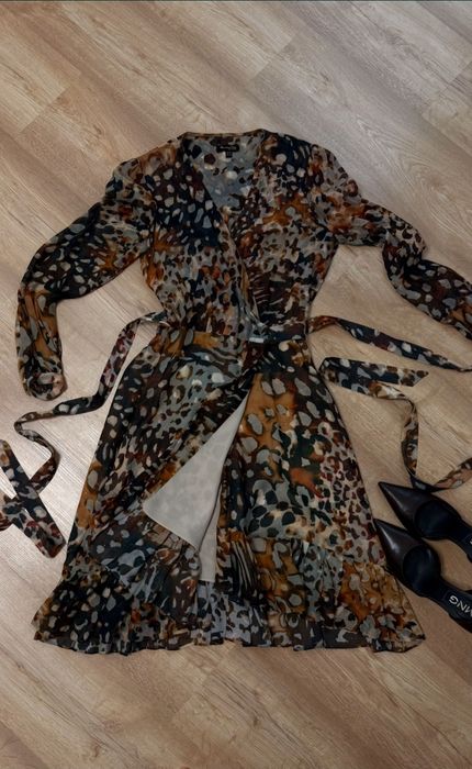 Красивое платье от Massimo dutti