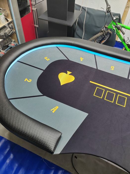 Masa de poker personalizata