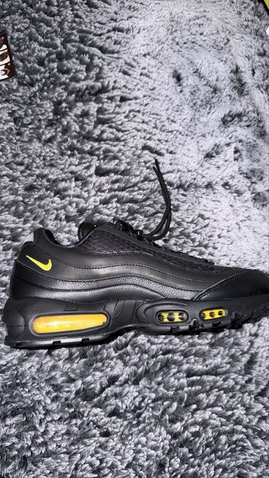 Corteiz x nike air max 95 “Honey blacks”