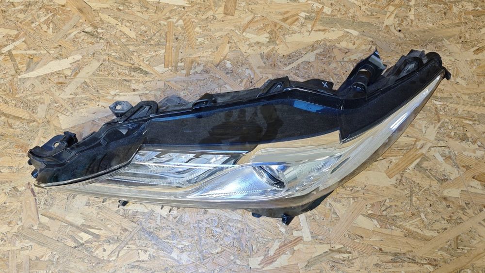 Ляв фар за Тойота Камри 2023 г Toyota Camry 2023 V7