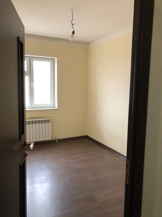 Kvartira sotiladi 3 xonali 7 qavatli dom 7-qavat