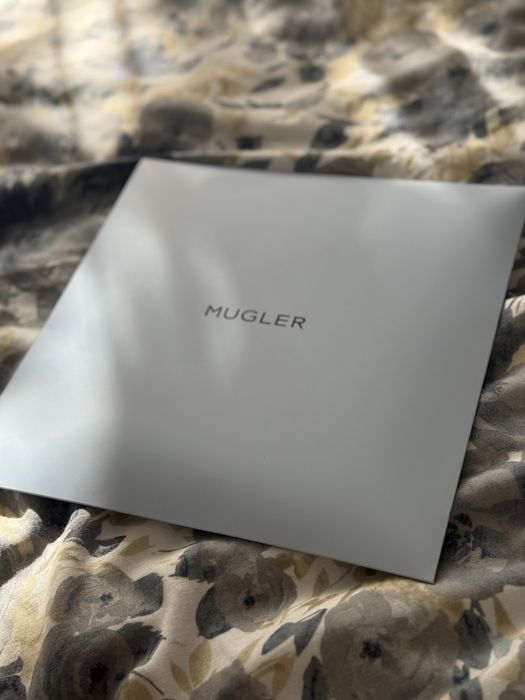 Нов оригинален шал на MUGLER