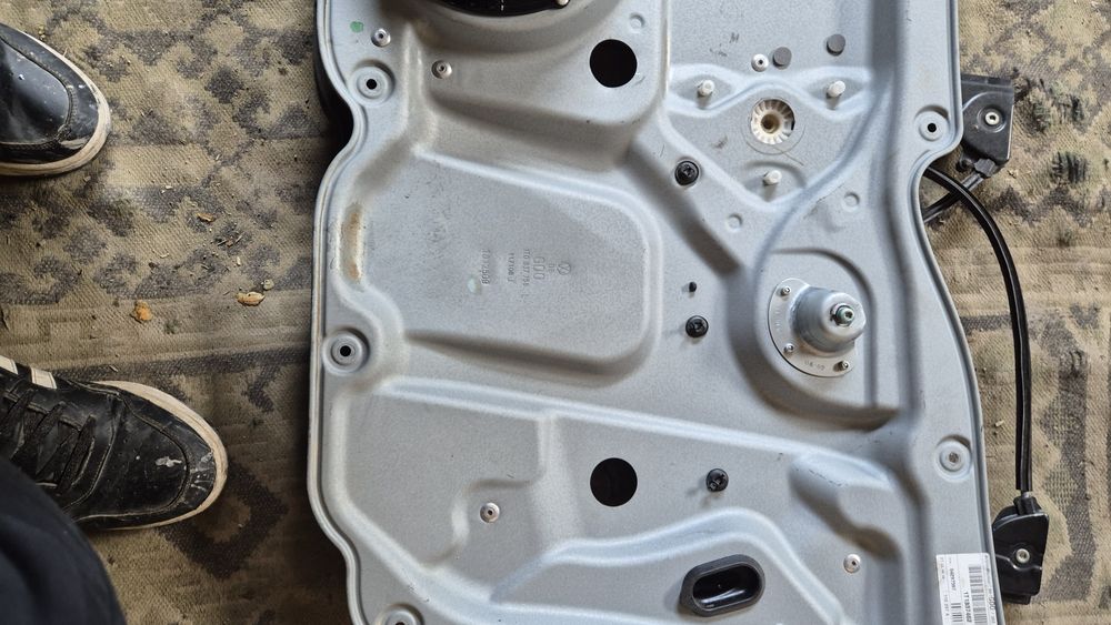 Механизми Стъклоповдигач за VW тоаран 2003- 2010г