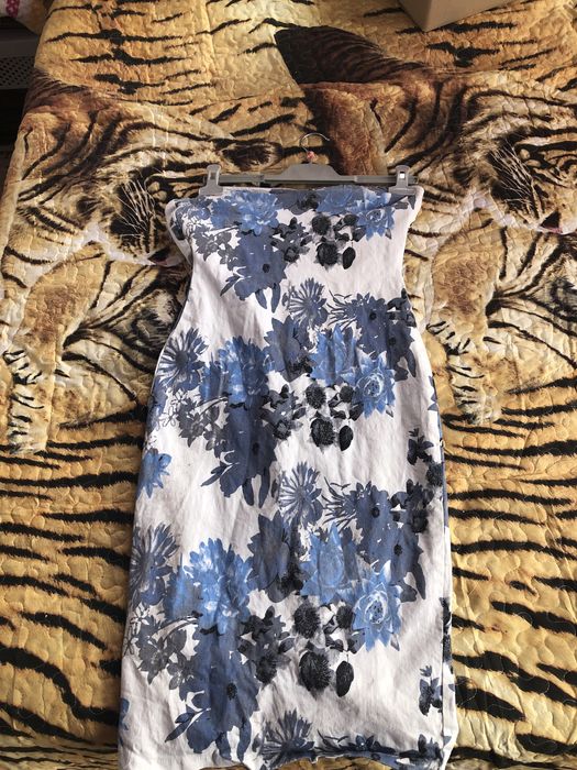 Rochie paiete argintii cu  decolteu