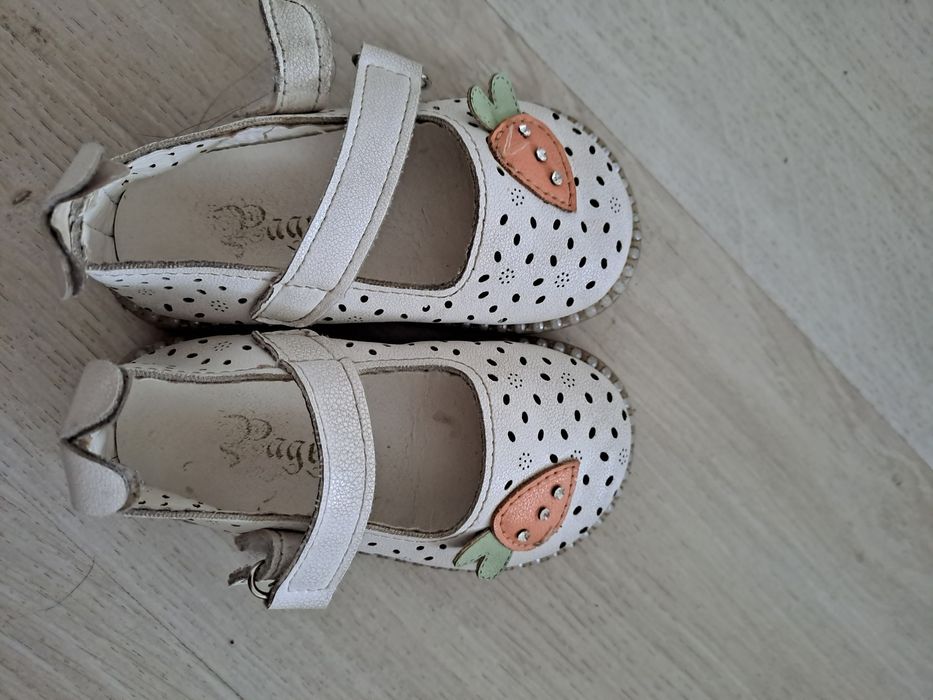 Продам детские сандалии