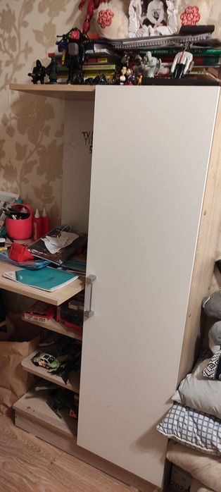 Продам детский шкоф со столом