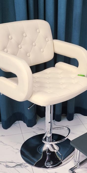 Продаю кресло на подьемнике новое  айвори цвет