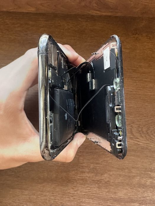 Продам iPhone X на запчасти